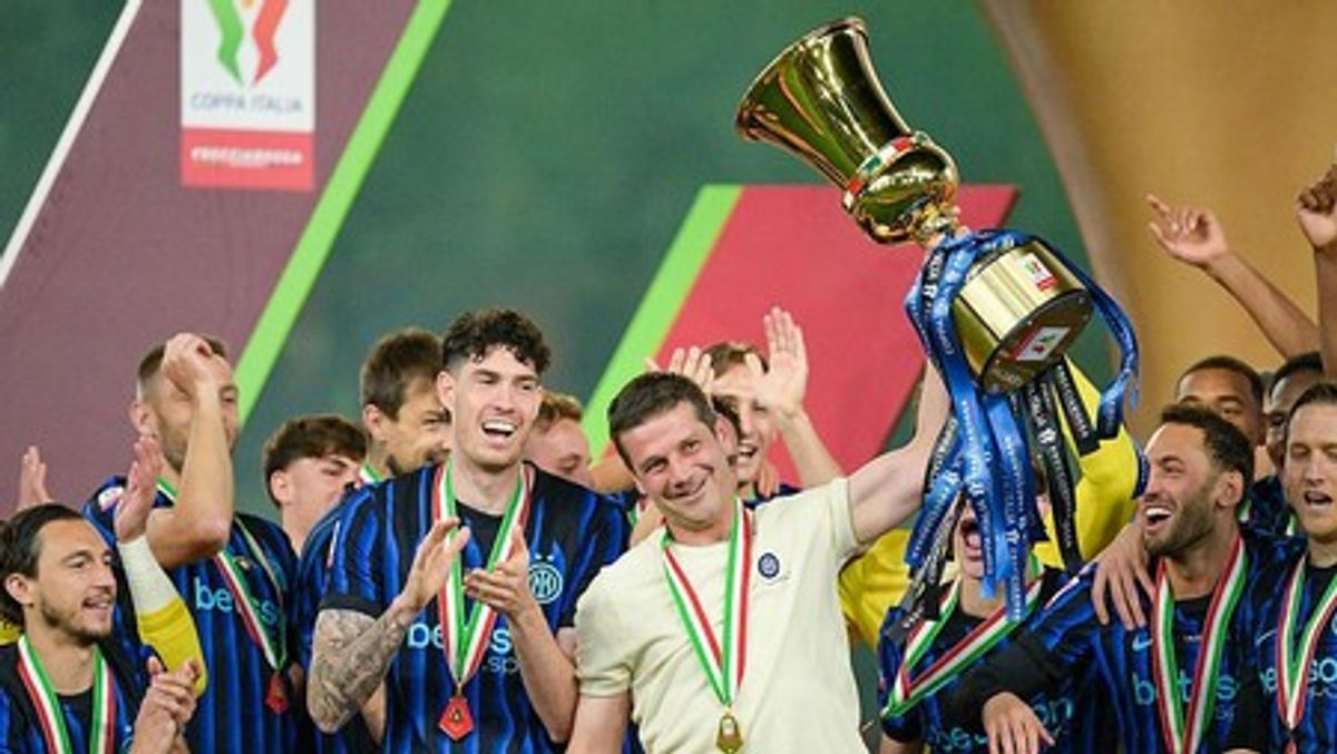 Cristian Chivu Bawa Inter Milan Raih Gelar Ganda Musim 2025/2026