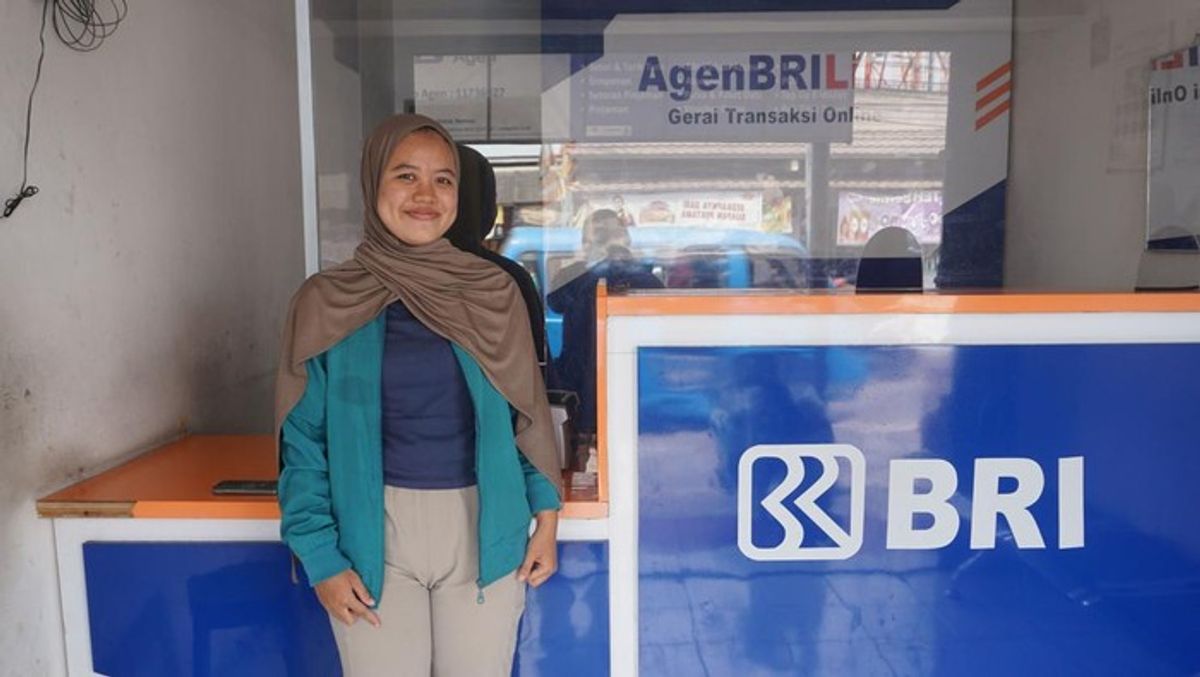 Siti Soleha Perluas Akses Keuangan Warga Ciampea Melalui Agen Bank
