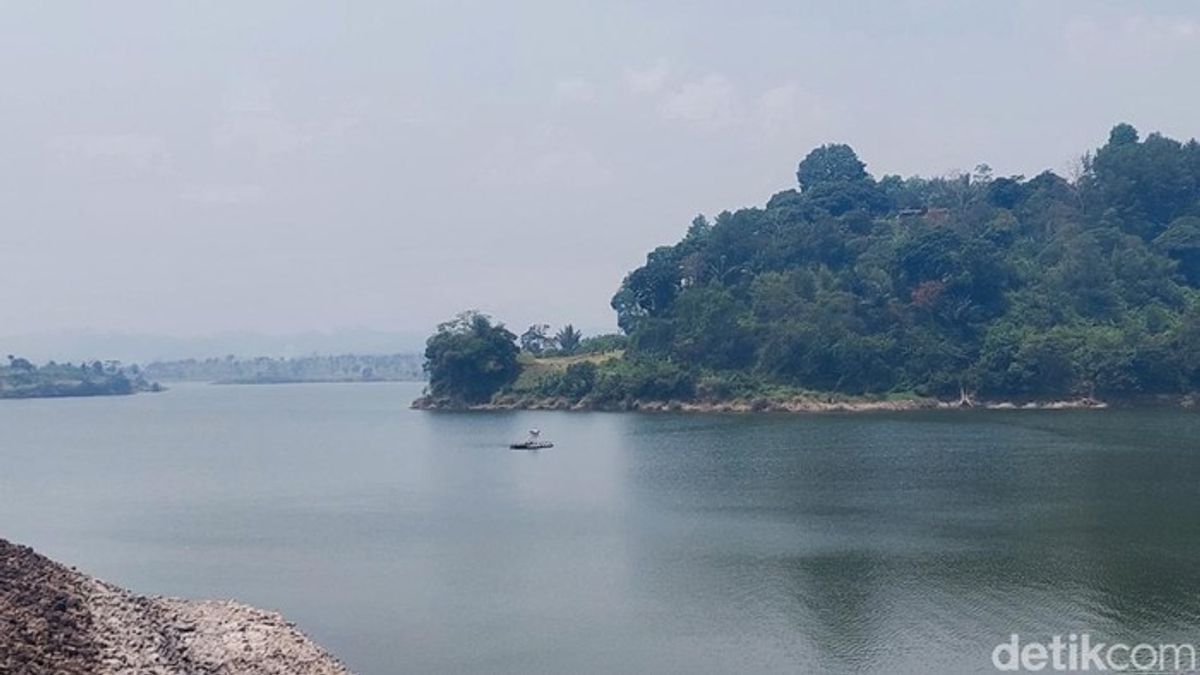 Izin Kawasan Hutan Hambat Proyek PLTS Terapung Saguling