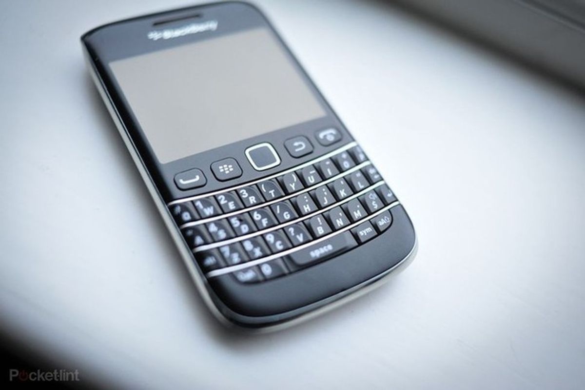 Startup Global Kembali Produksi Ponsel dengan Keyboard Fisik