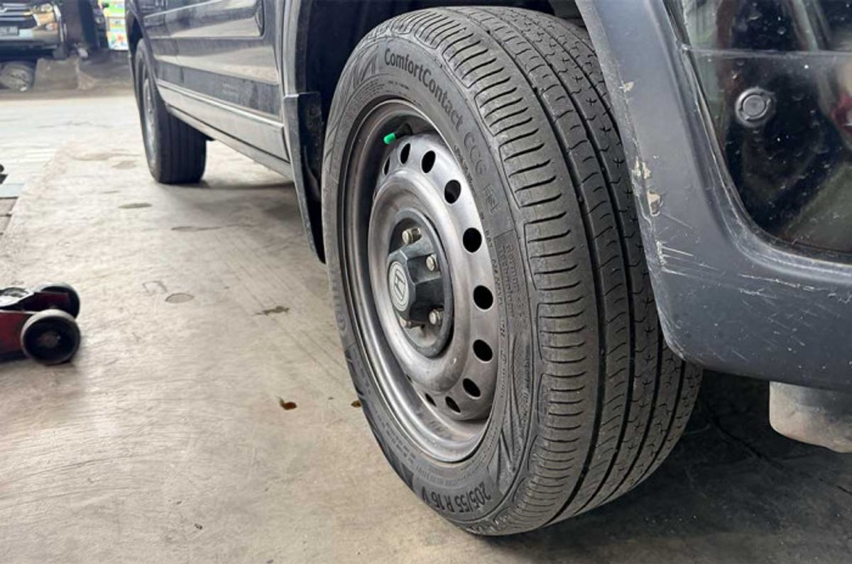 Mekanik Temukan Cara Deteksi Kebocoran Halus Ban Mobil Tubeless