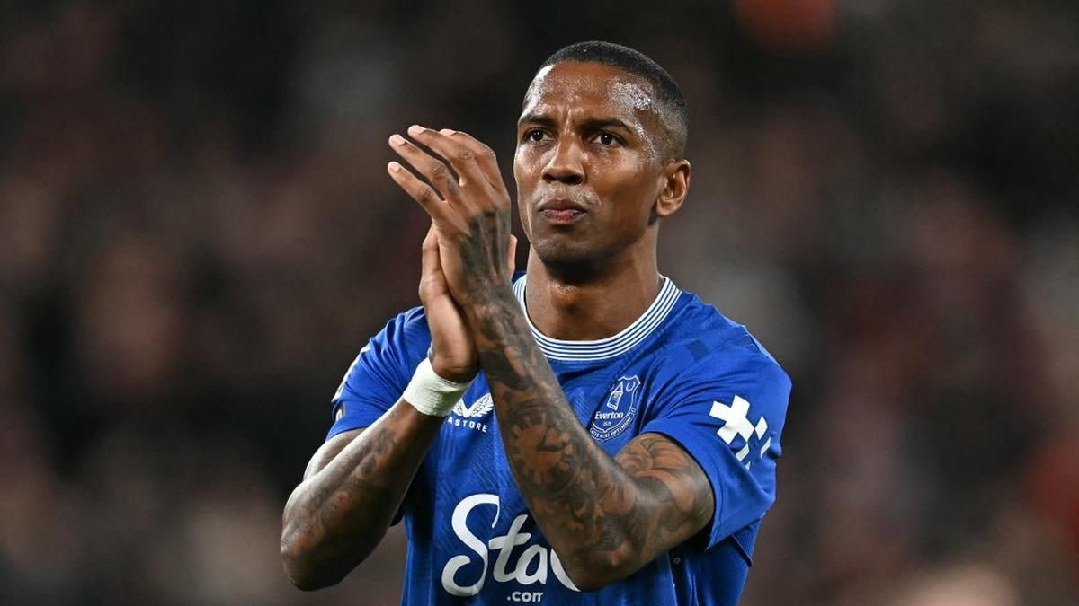 Ashley Young Umumkan Pensiun dari Sepak Bola Profesional Akhir Musim Ini