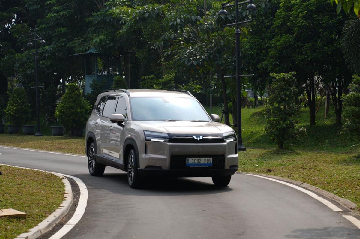 Wuling Kirim 25 Unit Pertama SUV Eksion kepada Konsumen Indonesia