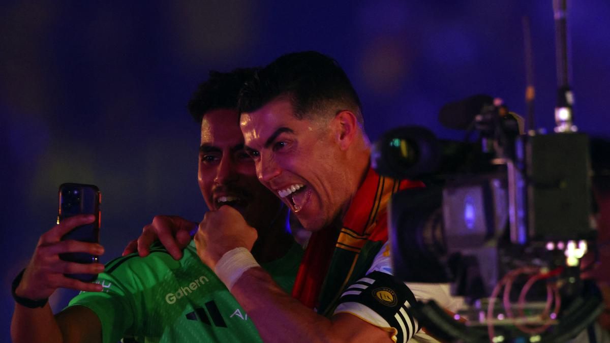 Cristiano Ronaldo Bawa Al Nassr Juara Saudi Pro League di Tengah Kontroversi