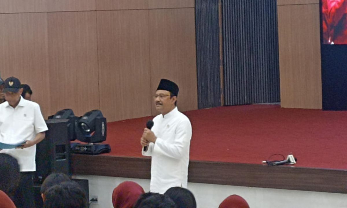 Gus Ipul Bantah Isu Mark Up Harga Sepatu Siswa Sekolah Rakyat