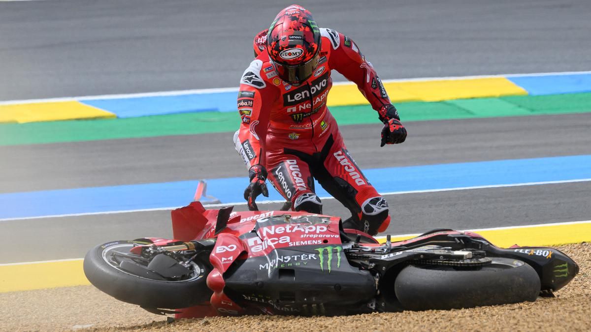 Carlos Checa Proyeksikan Pembentukan Super Team Aprilia di MotoGP 2027