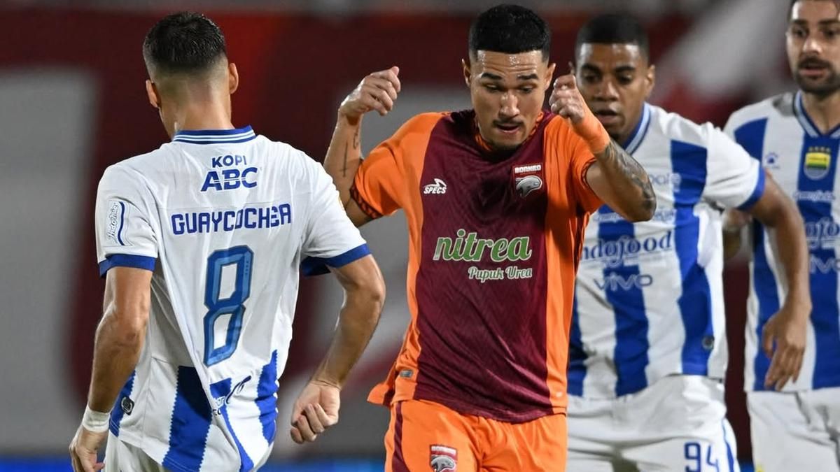 Persib Bandung Kalahkan Persija Jakarta 2-1 di Samarinda