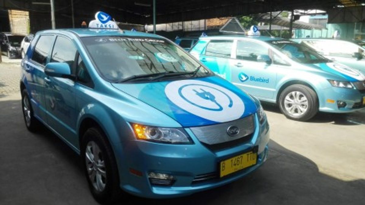 PT Blue Bird Tbk Berikan Penghargaan Satya Lencana bagi 1000 Karyawan