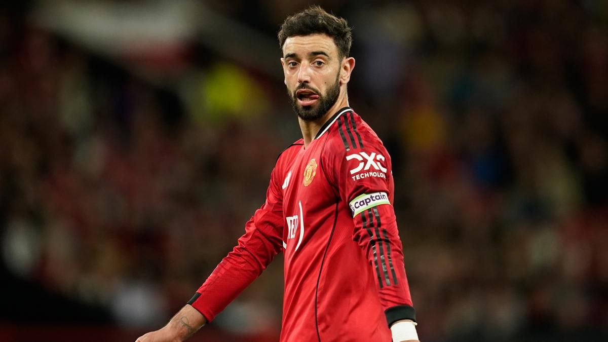 Manchester United Incar Morgan Rogers Gantikan Bruno Fernandes