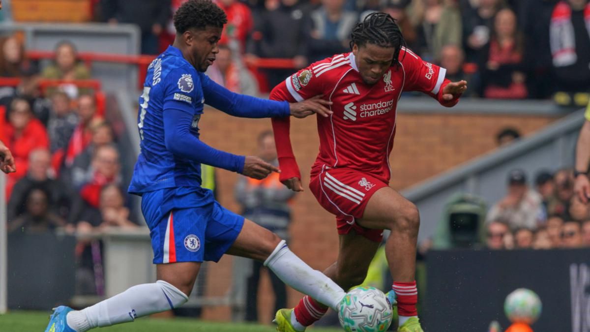 Arne Slot Jelaskan Alasan Penarikan Rio Ngumoha Saat Liverpool Imbang