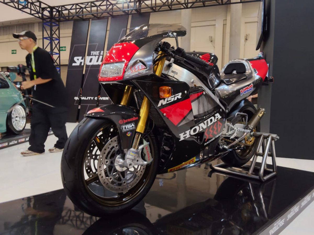 Honda NSR250 MC28 Full Karbon Meluncur di The Elite Showcase 2026