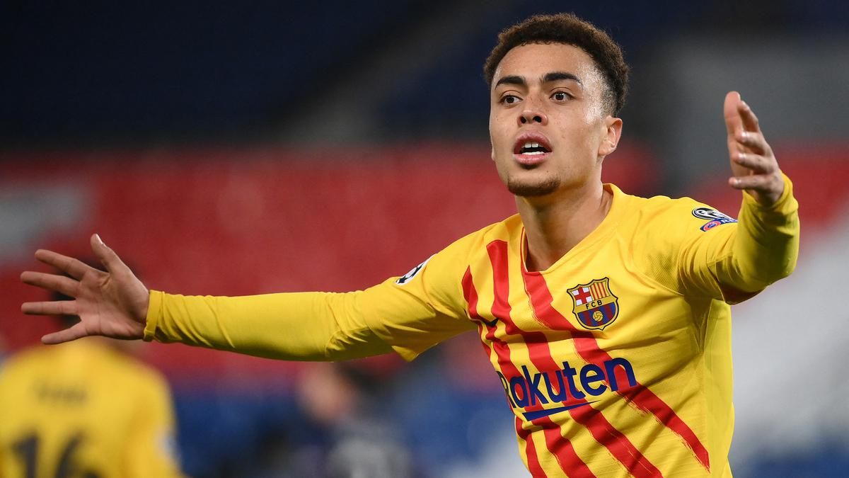 Sergino Dest Buka Peluang Kembali ke Barcelona