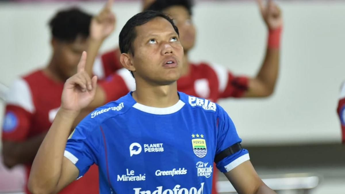 Persib Bandung Tekuk Persija Jakarta 2-1 di Samarinda
