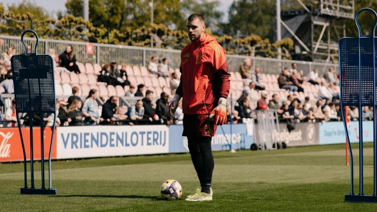 Maarten Paes Terima Kritik Tajam Usai Ajax Imbang Lawan PSV Eindhoven