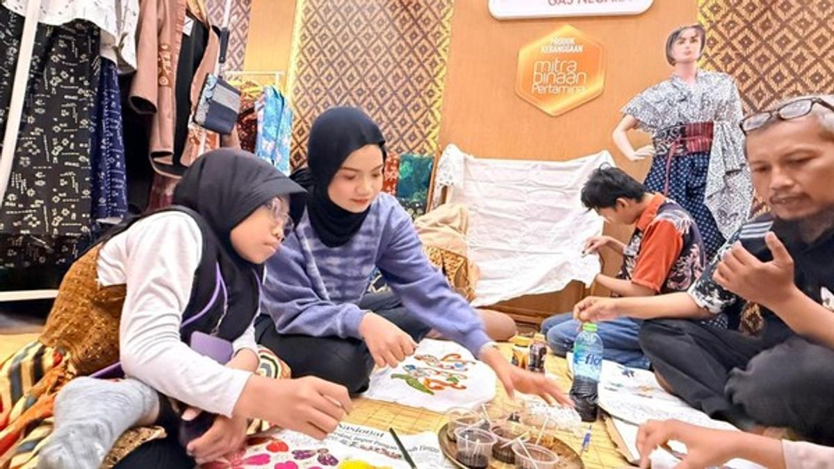 PGN Libatkan Anak Disabilitas dalam Pameran Batik Surabaya 2026