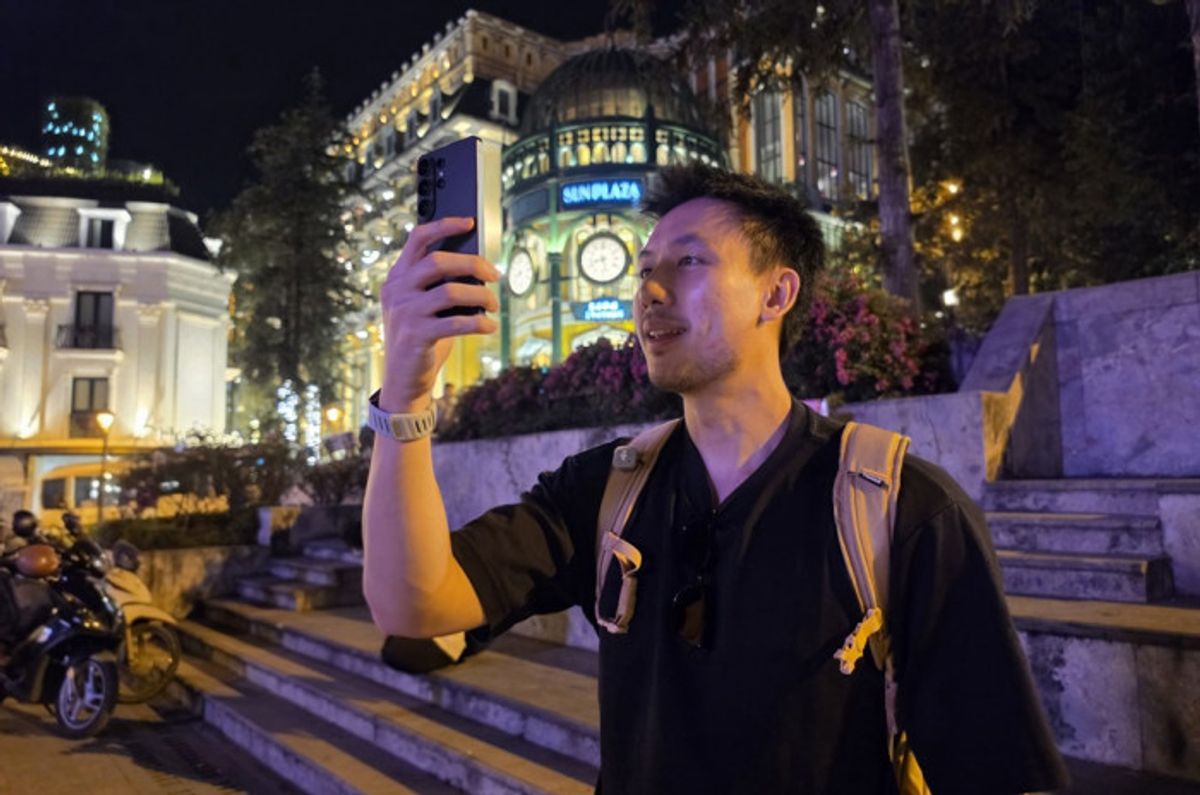 Andy Garcia Gunakan Smartphone untuk Efisiensi Konten Travel di Hanoi