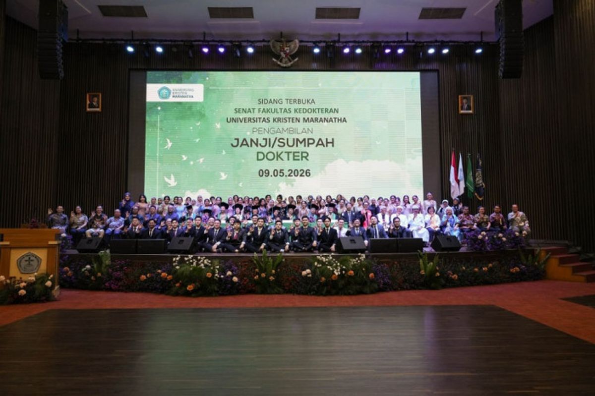 Universitas Kristen Maranatha Lantik 69 Dokter Baru di Bandung