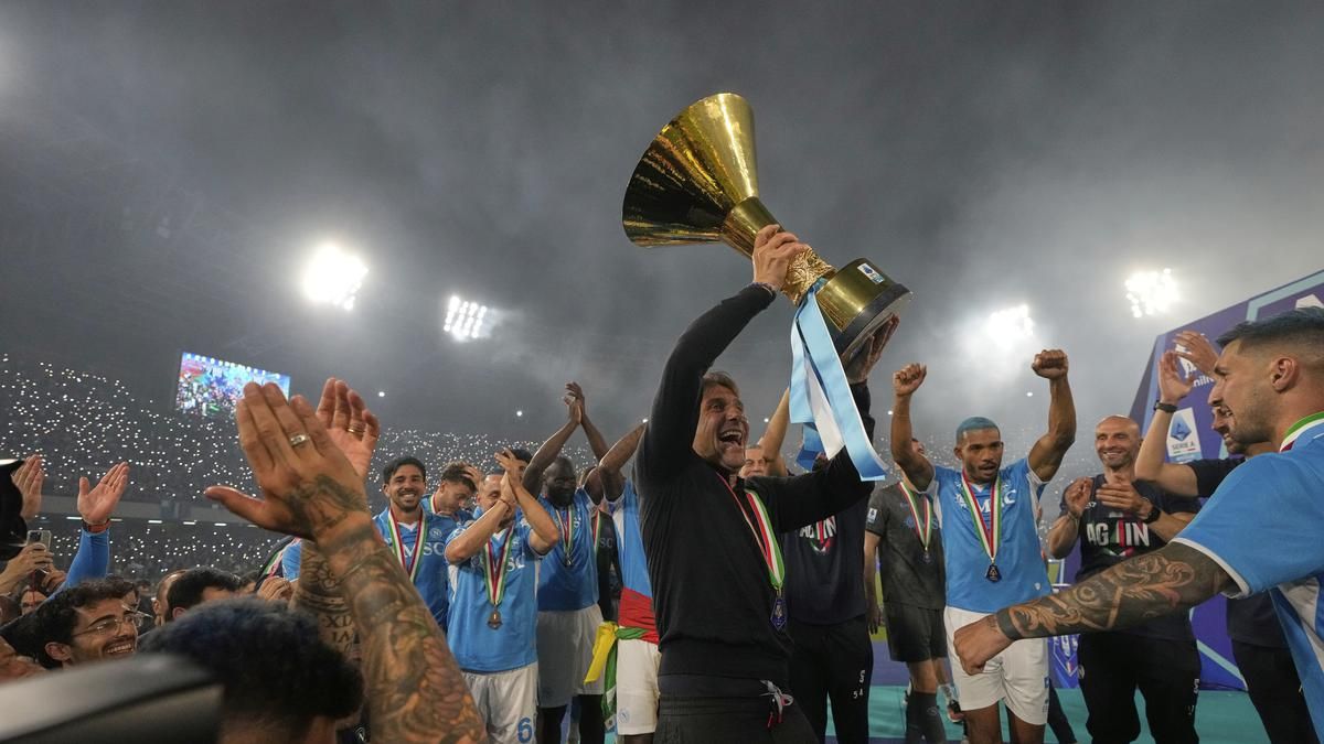 Antonio Conte Berpeluang Tinggalkan Napoli Demi Timnas Italia